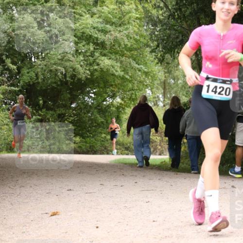 30.08.2026 - Elbe Triathlon Hamburg Antke Förster http://msf.ph/oto/10104791 30.08.2026 12:00:55 Laufen 1560, 1420 meine-sportfotos.de