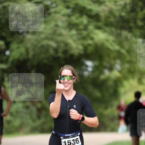 30.08.2026 - Elbe Triathlon Hamburg Antke Förster http://msf.ph/oto/10104878 30.08.2026 11:58:33 Laufen 1536 meine-sportfotos.de
