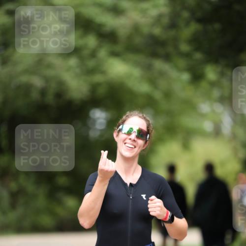 30.08.2026 - Elbe Triathlon Hamburg Antke Förster http://msf.ph/oto/10104880 30.08.2026 11:58:34 Laufen 1536 meine-sportfotos.de