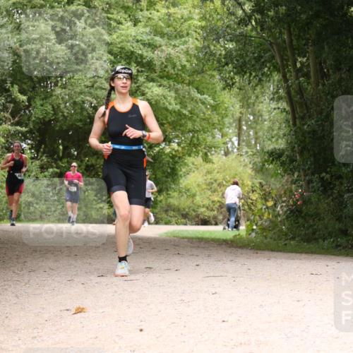 30.08.2026 - Elbe Triathlon Hamburg Antke Förster http://msf.ph/oto/10104881 30.08.2026 12:01:48 Laufen 921 meine-sportfotos.de