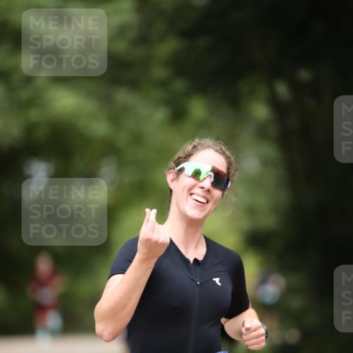 30.08.2026 - Elbe Triathlon Hamburg Antke Förster http://msf.ph/oto/10104882 30.08.2026 11:58:35 Laufen 1536 meine-sportfotos.de