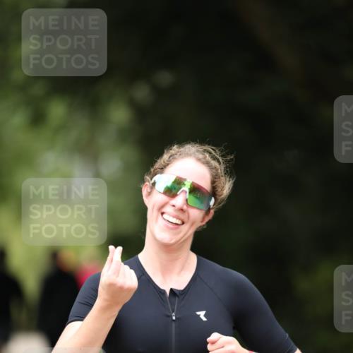 30.08.2026 - Elbe Triathlon Hamburg Antke Förster http://msf.ph/oto/10104884 30.08.2026 11:58:35 Laufen 1536 meine-sportfotos.de