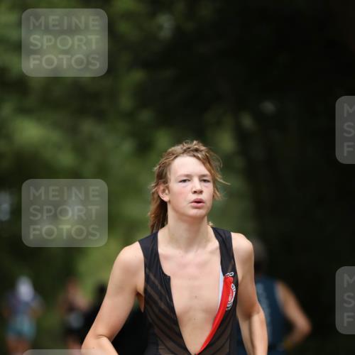30.08.2026 - Elbe Triathlon Hamburg Antke Förster http://msf.ph/oto/10104890 30.08.2026 11:58:37 Laufen 1450 meine-sportfotos.de