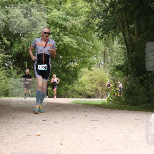 30.08.2026 - Elbe Triathlon Hamburg Antke Förster http://msf.ph/oto/10104913 30.08.2026 12:02:01 Laufen 813, 1358, 100, 10 meine-sportfotos.de