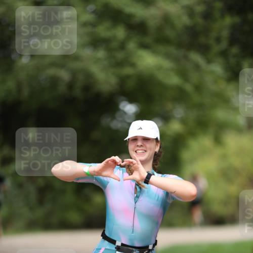 30.08.2026 - Elbe Triathlon Hamburg Antke Förster http://msf.ph/oto/10104918 30.08.2026 11:58:54 Laufen 1394 meine-sportfotos.de