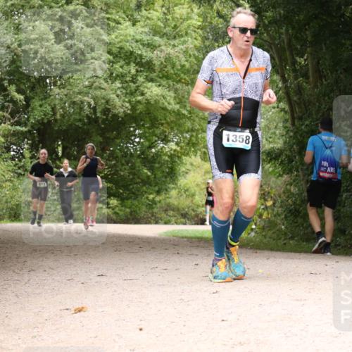 30.08.2026 - Elbe Triathlon Hamburg Antke Förster http://msf.ph/oto/10104919 30.08.2026 12:02:03 Laufen 813, 1358, 100, 10 meine-sportfotos.de