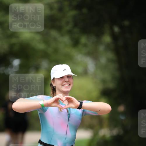 30.08.2026 - Elbe Triathlon Hamburg Antke Förster http://msf.ph/oto/10104920 30.08.2026 11:58:55 Laufen 1394 meine-sportfotos.de