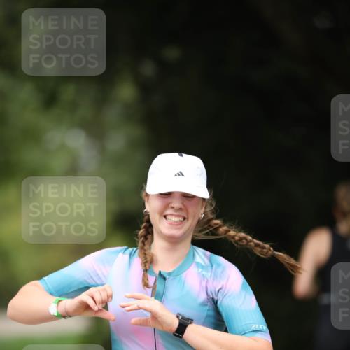 30.08.2026 - Elbe Triathlon Hamburg Antke Förster http://msf.ph/oto/10104922 30.08.2026 11:58:55 Laufen 1394 meine-sportfotos.de