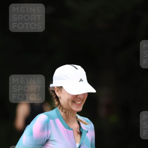 30.08.2026 - Elbe Triathlon Hamburg Antke Förster http://msf.ph/oto/10104924 30.08.2026 11:58:56 Laufen 1394 meine-sportfotos.de