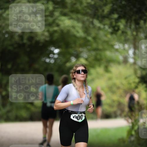 30.08.2026 - Elbe Triathlon Hamburg Antke Förster http://msf.ph/oto/10104938 30.08.2026 11:59:10 Laufen 00 meine-sportfotos.de