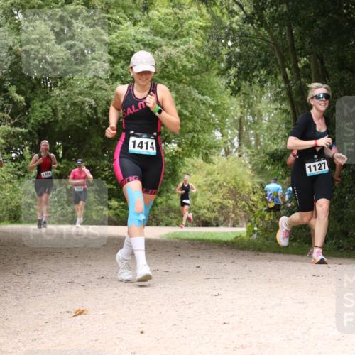 30.08.2026 - Elbe Triathlon Hamburg Antke Förster http://msf.ph/oto/10104953 30.08.2026 12:02:21 Laufen 564, 1424, 1488, 1414, 1127 meine-sportfotos.de