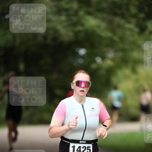 30.08.2026 - Elbe Triathlon Hamburg Antke Förster http://msf.ph/oto/10104956 30.08.2026 11:59:18 Laufen 2, 1425 meine-sportfotos.de