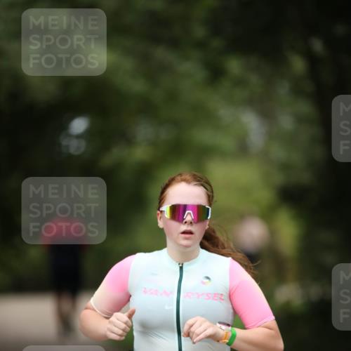 30.08.2026 - Elbe Triathlon Hamburg Antke Förster http://msf.ph/oto/10104958 30.08.2026 11:59:19 Laufen 2, 1425 meine-sportfotos.de