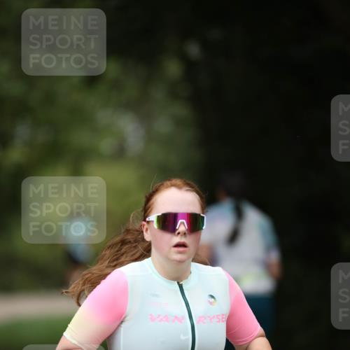 30.08.2026 - Elbe Triathlon Hamburg Antke Förster http://msf.ph/oto/10104960 30.08.2026 11:59:19 Laufen 2, 1425 meine-sportfotos.de