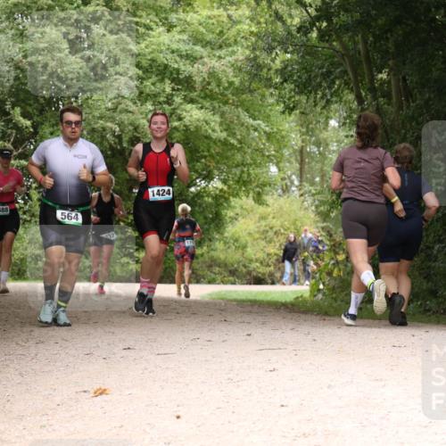 30.08.2026 - Elbe Triathlon Hamburg Antke Förster http://msf.ph/oto/10104963 30.08.2026 12:02:27 Laufen 1488, 564, 1424, 17 meine-sportfotos.de