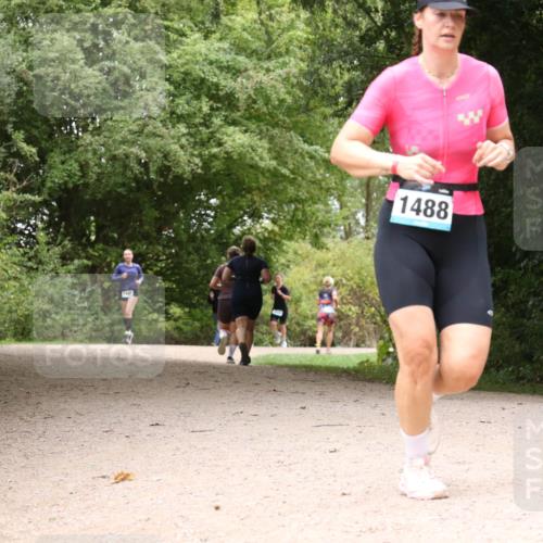 30.08.2026 - Elbe Triathlon Hamburg Antke Förster http://msf.ph/oto/10104977 30.08.2026 12:02:33 Laufen 1488 meine-sportfotos.de