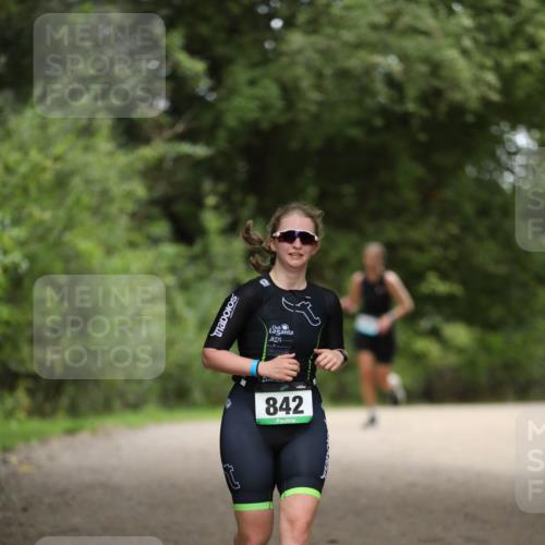 30.08.2026 - Elbe Triathlon Hamburg Antke Förster http://msf.ph/oto/10104986 30.08.2026 11:59:46 Laufen 842 meine-sportfotos.de