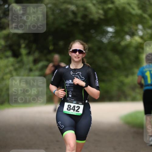 30.08.2026 - Elbe Triathlon Hamburg Antke Förster http://msf.ph/oto/10104988 30.08.2026 11:59:46 Laufen 842 meine-sportfotos.de