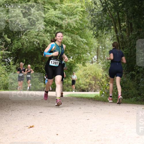 30.08.2026 - Elbe Triathlon Hamburg Antke Förster http://msf.ph/oto/10105005 30.08.2026 12:02:56 Laufen 1500, 1977, 1397 meine-sportfotos.de