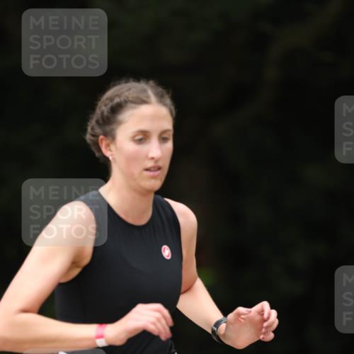 30.08.2026 - Elbe Triathlon Hamburg Antke Förster http://msf.ph/oto/10105006 30.08.2026 11:59:56 Laufen 1563 meine-sportfotos.de