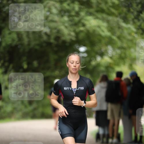 30.08.2026 - Elbe Triathlon Hamburg Antke Förster http://msf.ph/oto/10105008 30.08.2026 12:00:05 Laufen  meine-sportfotos.de