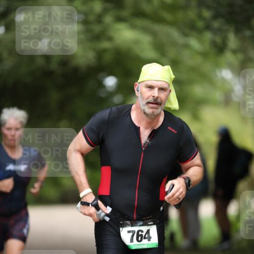 30.08.2026 - Elbe Triathlon Hamburg Antke Förster http://msf.ph/oto/10105022 30.08.2026 12:00:11 Laufen 764, 3 meine-sportfotos.de