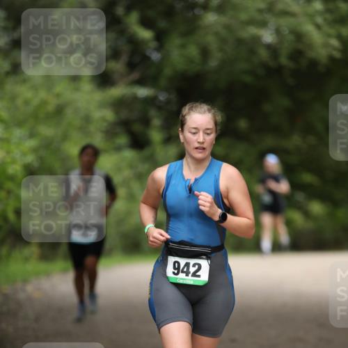 30.08.2026 - Elbe Triathlon Hamburg Antke Förster http://msf.ph/oto/10105028 30.08.2026 12:00:13 Laufen 942 meine-sportfotos.de