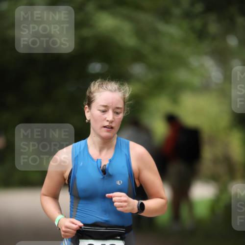 30.08.2026 - Elbe Triathlon Hamburg Antke Förster http://msf.ph/oto/10105032 30.08.2026 12:00:14 Laufen 942, 17 meine-sportfotos.de