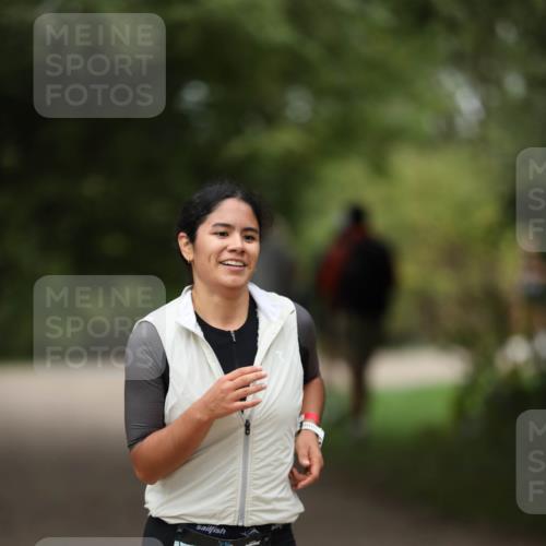 30.08.2026 - Elbe Triathlon Hamburg Antke Förster http://msf.ph/oto/10105042 30.08.2026 12:00:17 Laufen 1467 meine-sportfotos.de