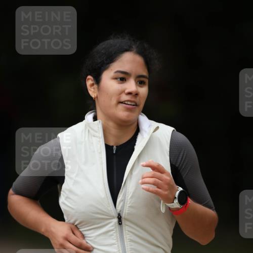 30.08.2026 - Elbe Triathlon Hamburg Antke Förster http://msf.ph/oto/10105046 30.08.2026 12:00:19 Laufen 467 meine-sportfotos.de