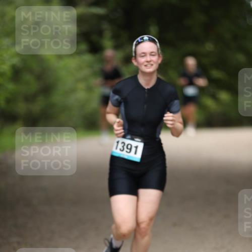 30.08.2026 - Elbe Triathlon Hamburg Antke Förster http://msf.ph/oto/10105048 30.08.2026 12:00:26 Laufen 1391 meine-sportfotos.de