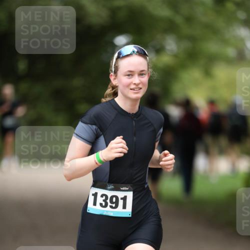30.08.2026 - Elbe Triathlon Hamburg Antke Förster http://msf.ph/oto/10105052 30.08.2026 12:00:27 Laufen 1391 meine-sportfotos.de