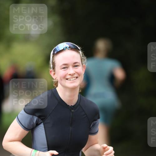 30.08.2026 - Elbe Triathlon Hamburg Antke Förster http://msf.ph/oto/10105056 30.08.2026 12:00:28 Laufen 1391 meine-sportfotos.de