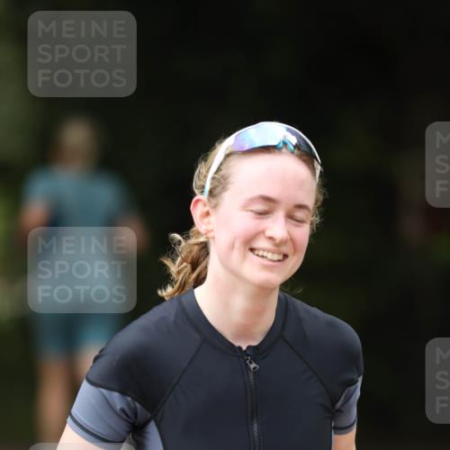 30.08.2026 - Elbe Triathlon Hamburg Antke Förster http://msf.ph/oto/10105058 30.08.2026 12:00:28 Laufen 1391 meine-sportfotos.de