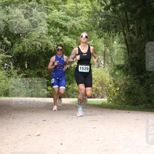 30.08.2026 - Elbe Triathlon Hamburg Antke Förster http://msf.ph/oto/10105067 30.08.2026 12:03:25 Laufen 1529 meine-sportfotos.de