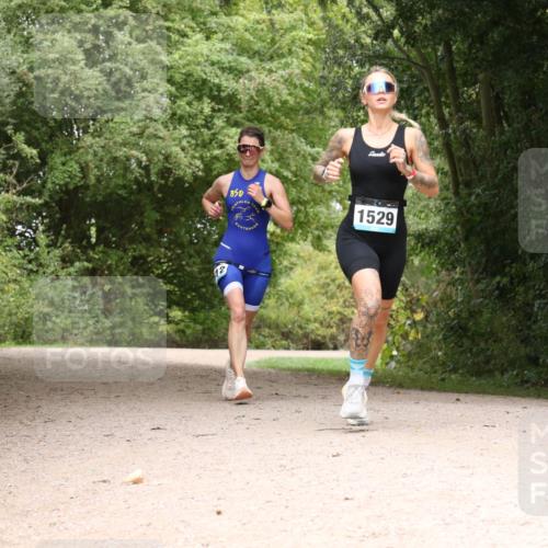 30.08.2026 - Elbe Triathlon Hamburg Antke Förster http://msf.ph/oto/10105069 30.08.2026 12:03:26 Laufen 1529 meine-sportfotos.de