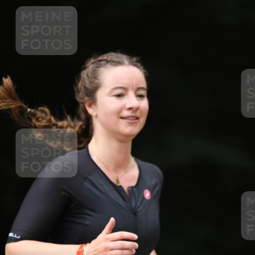 30.08.2026 - Elbe Triathlon Hamburg Antke Förster http://msf.ph/oto/10105070 30.08.2026 12:00:35 Laufen 1579 meine-sportfotos.de