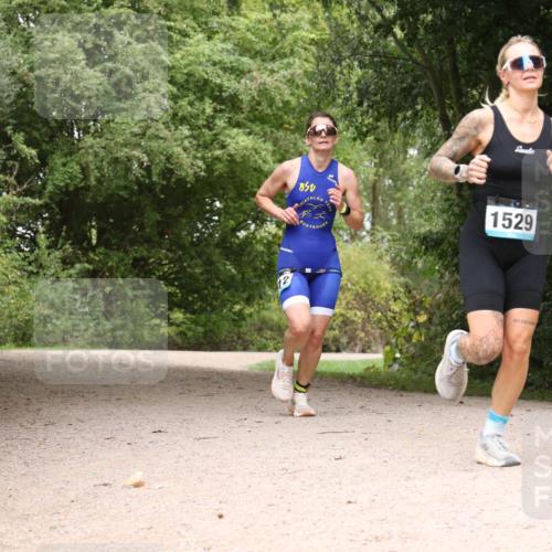 30.08.2026 - Elbe Triathlon Hamburg Antke Förster http://msf.ph/oto/10105071 30.08.2026 12:03:26 Laufen 12, 1529 meine-sportfotos.de