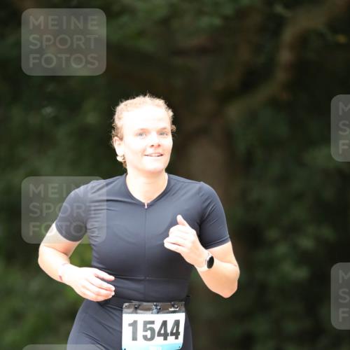 30.08.2026 - Elbe Triathlon Hamburg Antke Förster http://msf.ph/oto/10105072 30.08.2026 12:00:38 Laufen 1544 meine-sportfotos.de
