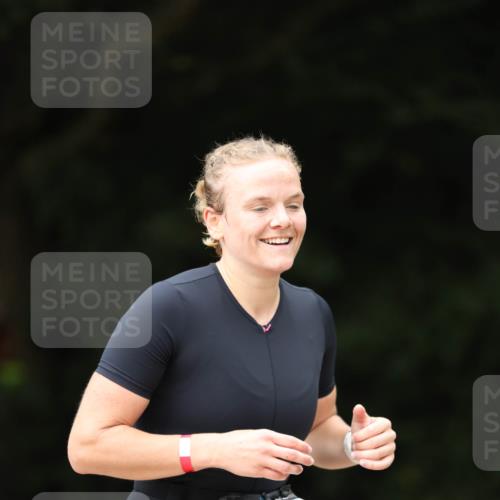 30.08.2026 - Elbe Triathlon Hamburg Antke Förster http://msf.ph/oto/10105074 30.08.2026 12:00:38 Laufen  meine-sportfotos.de