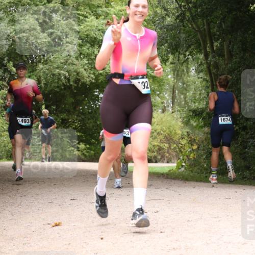 30.08.2026 - Elbe Triathlon Hamburg Antke Förster http://msf.ph/oto/10105087 30.08.2026 12:04:00 Laufen 1493, 32, 1674 meine-sportfotos.de
