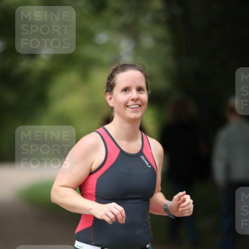 30.08.2026 - Elbe Triathlon Hamburg Antke Förster http://msf.ph/oto/10105092 30.08.2026 12:00:54 Laufen 2, 2 meine-sportfotos.de