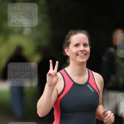 30.08.2026 - Elbe Triathlon Hamburg Antke Förster http://msf.ph/oto/10105094 30.08.2026 12:00:54 Laufen 2, 952 meine-sportfotos.de