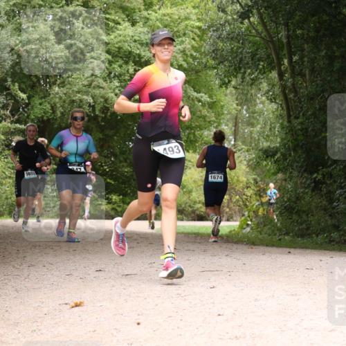 30.08.2026 - Elbe Triathlon Hamburg Antke Förster http://msf.ph/oto/10105095 30.08.2026 12:04:02 Laufen 1402, 493, 1674, 3 meine-sportfotos.de