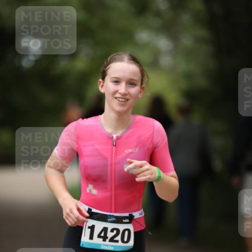 30.08.2026 - Elbe Triathlon Hamburg Antke Förster http://msf.ph/oto/10105098 30.08.2026 12:00:56 Laufen 1420 meine-sportfotos.de
