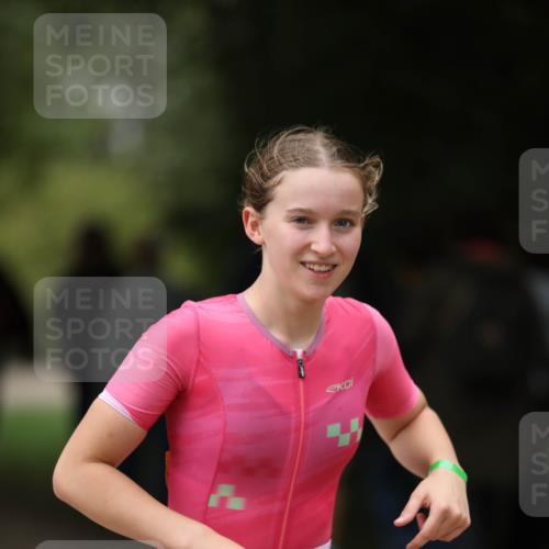 30.08.2026 - Elbe Triathlon Hamburg Antke Förster http://msf.ph/oto/10105100 30.08.2026 12:00:57 Laufen 1420 meine-sportfotos.de
