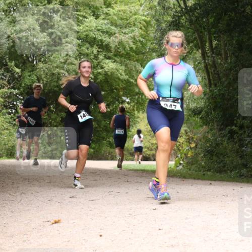 30.08.2026 - Elbe Triathlon Hamburg Antke Förster http://msf.ph/oto/10105103 30.08.2026 12:04:05 Laufen 487, 1448, 14, 1674, 917 meine-sportfotos.de