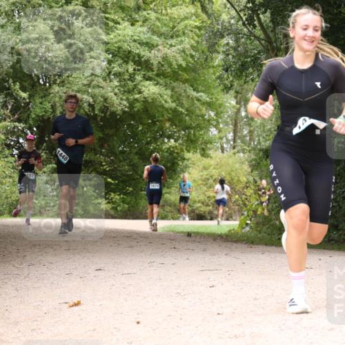 30.08.2026 - Elbe Triathlon Hamburg Antke Förster http://msf.ph/oto/10105109 30.08.2026 12:04:07 Laufen 487, 1448, 1674 meine-sportfotos.de