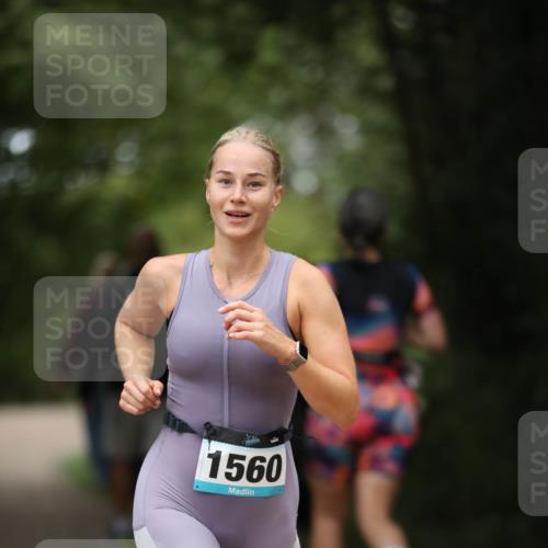 30.08.2026 - Elbe Triathlon Hamburg Antke Förster http://msf.ph/oto/10105110 30.08.2026 12:01:01 Laufen 1560 meine-sportfotos.de
