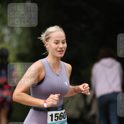 30.08.2026 - Elbe Triathlon Hamburg Antke Förster http://msf.ph/oto/10105112 30.08.2026 12:01:02 Laufen 1560 meine-sportfotos.de